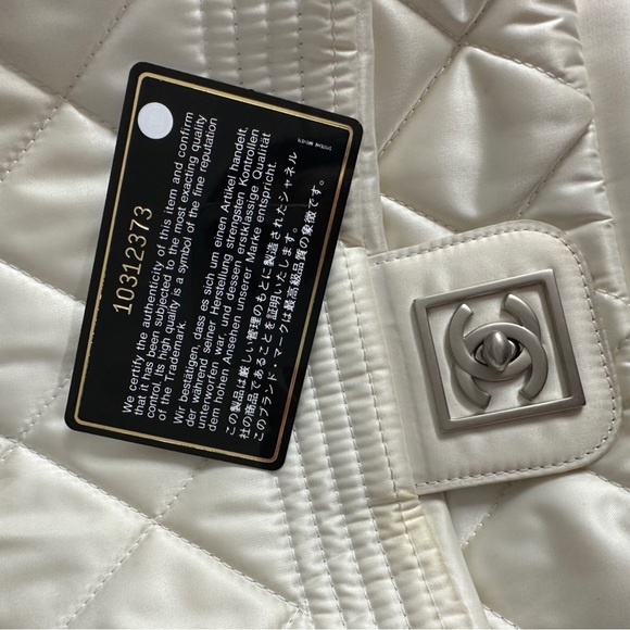 Chanel - Picture 7 of 7